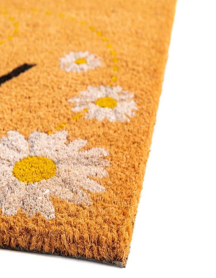 Detail image of 1' 6 x 2' 6 Bee Happy Doormat