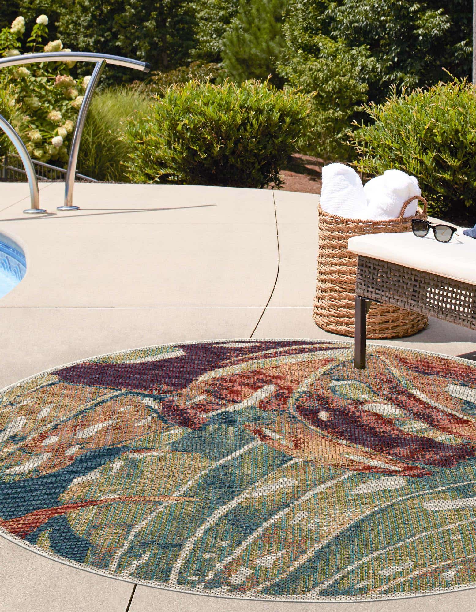 Multicolor 7' 10 x 7' 10 Baja Outdoor Round Indoor / Outdoor Rug