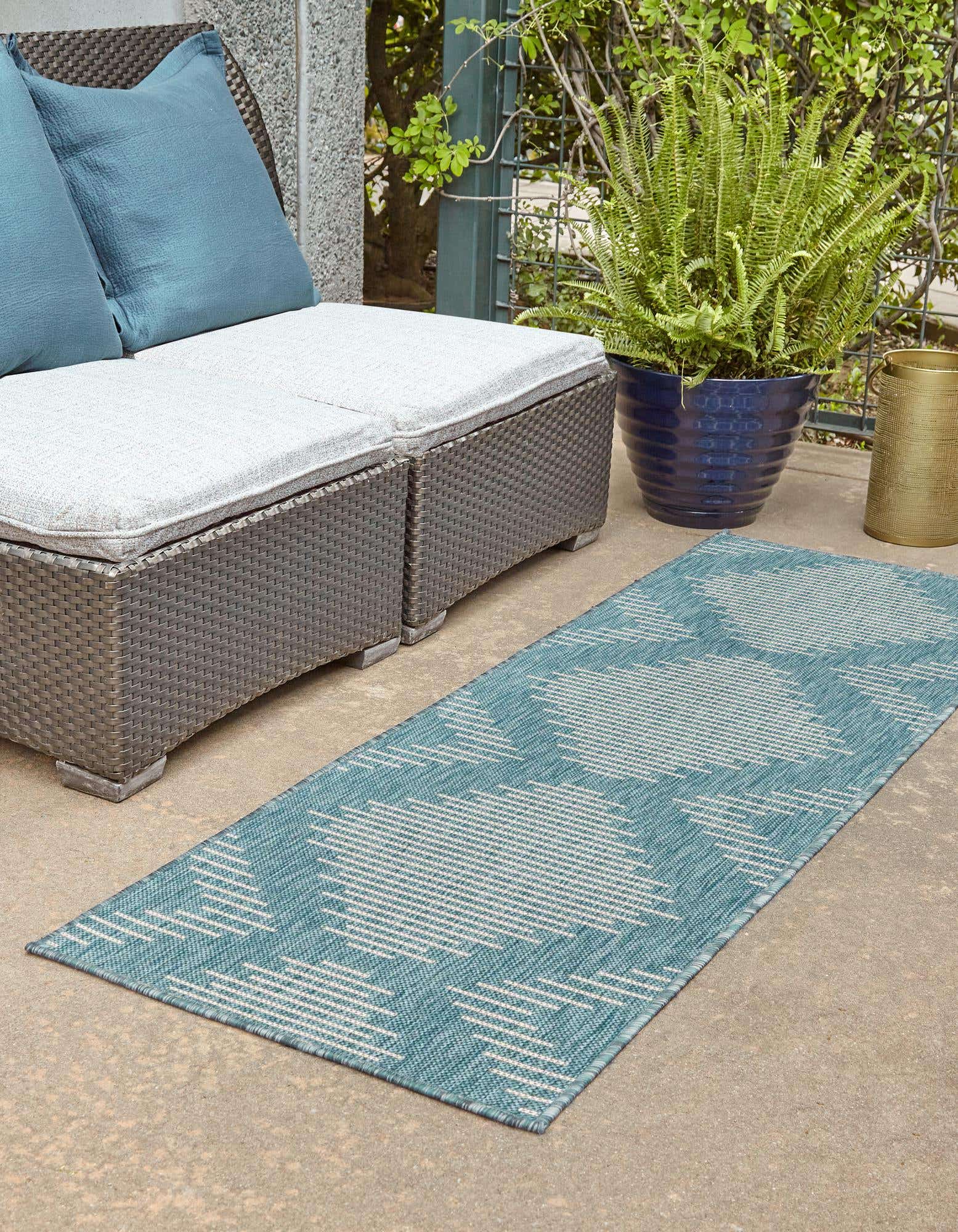 Light Aqua 2' x 6' Outdoor Modern Runner Indoor / Outdoor Rug