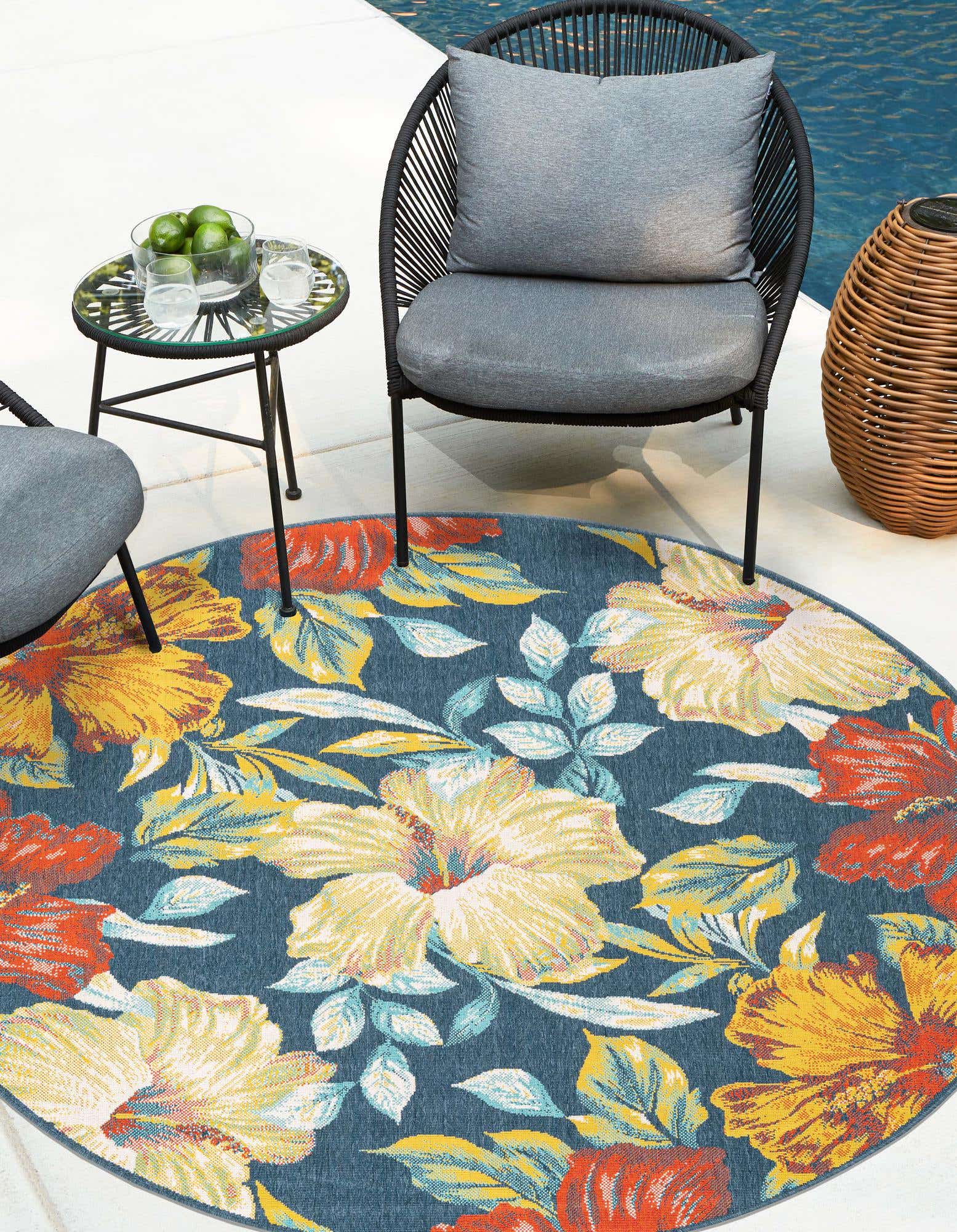 Multicolor 7' 10 x 7' 10 Outdoor Coastal Round Indoor / Outdoor Rug