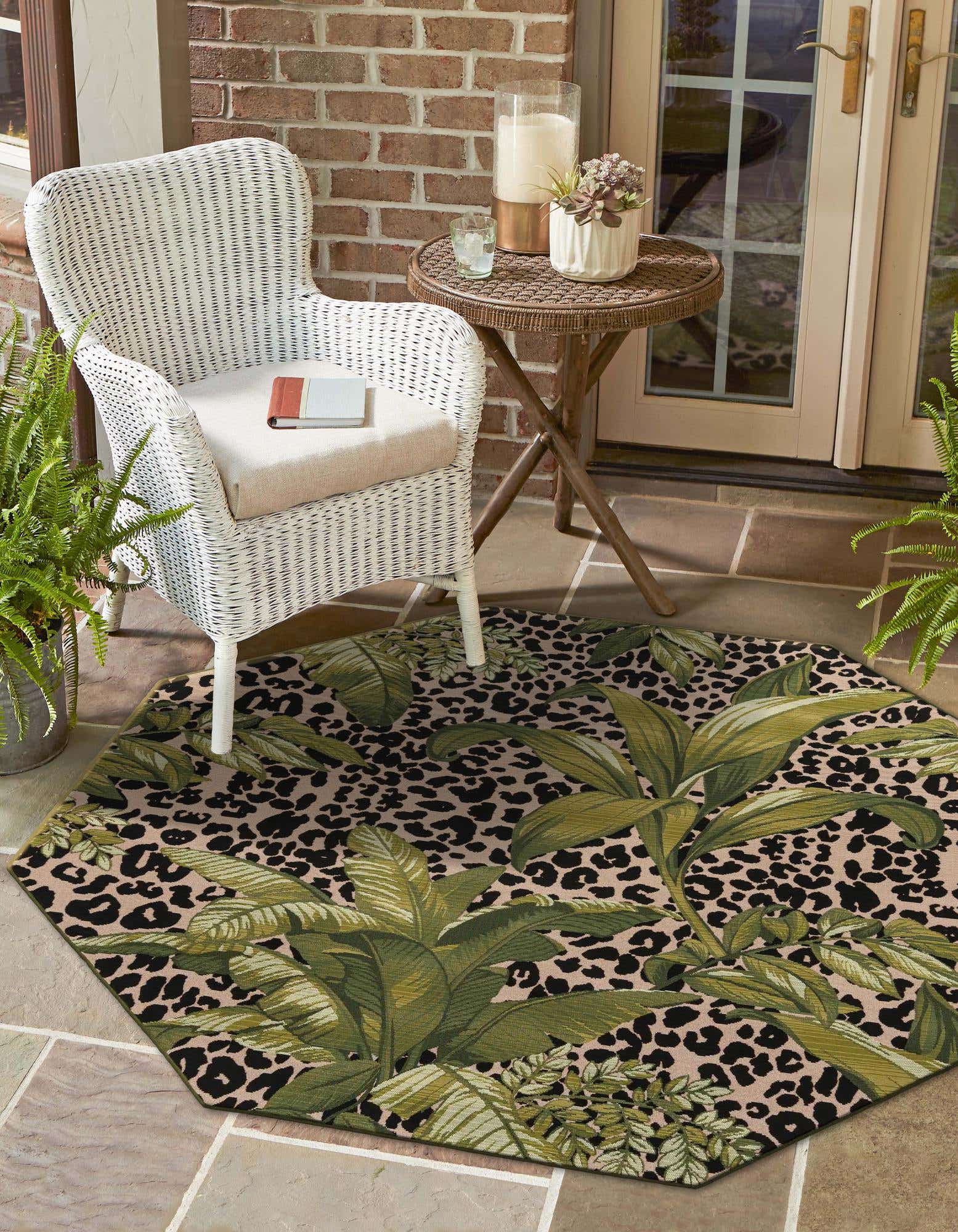 Green 7' x 7' Outdoor Botanical Octagon Indoor / Outdoor Rug