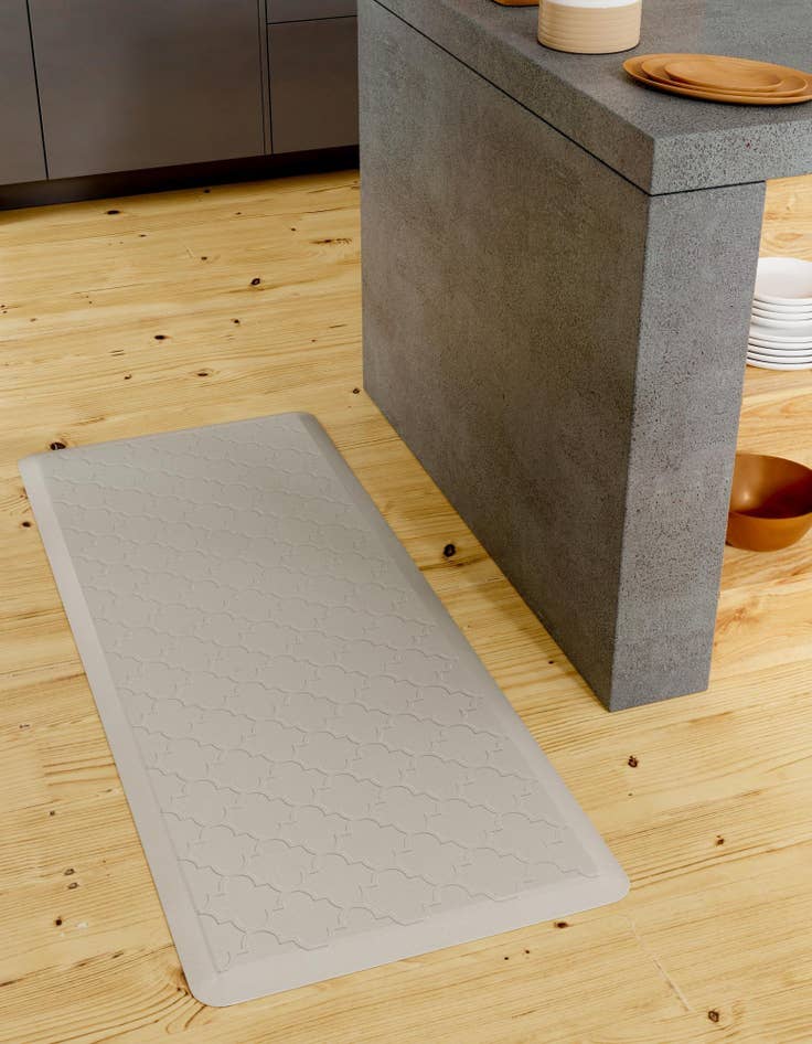 Detail image of 2' x 3' Solid Trellis Anti-Fatigue Comfort Mat
