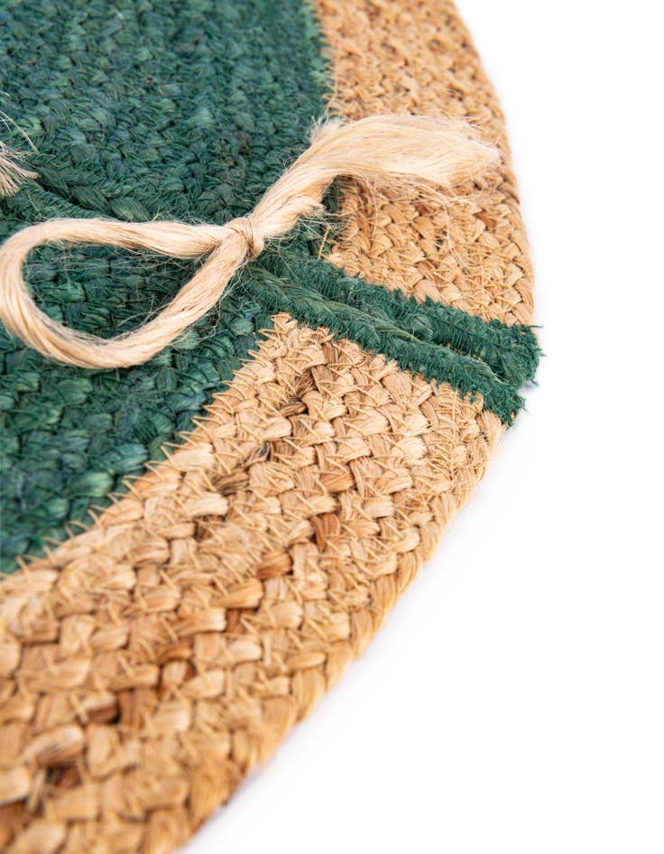 Detail image of 7' 1 x 7' 1 Hand Braided Christmas Tree Skirt