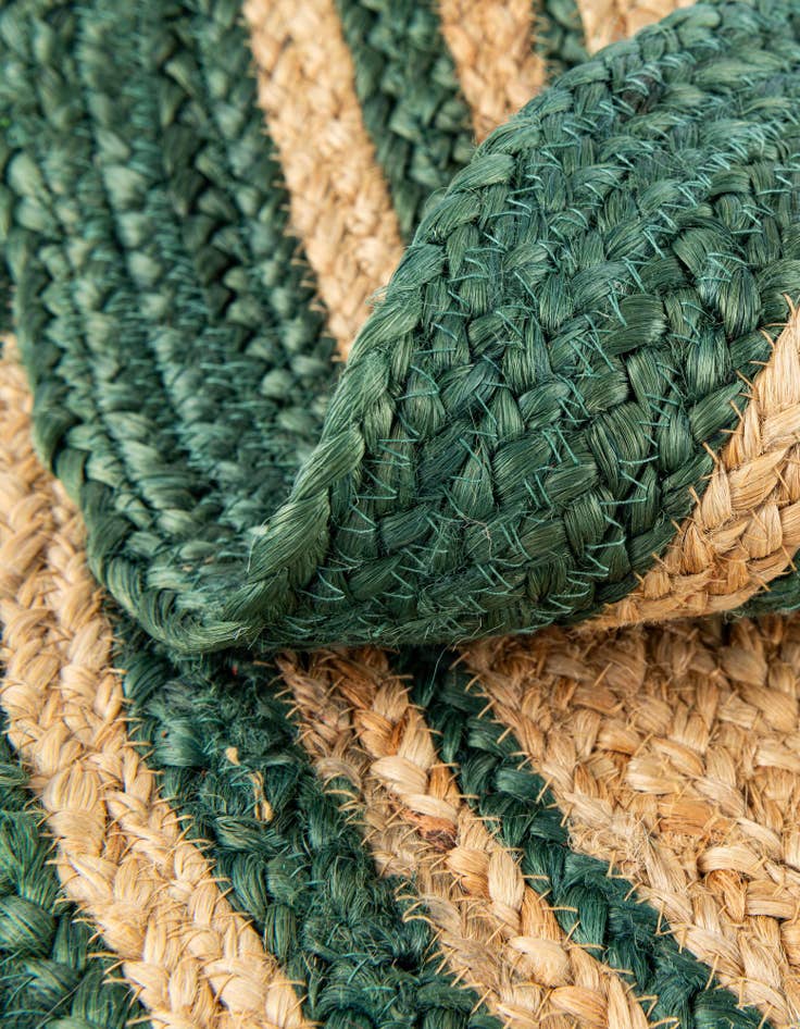 Detail image of 7' 1 x 7' 1 Hand Braided Christmas Tree Skirt