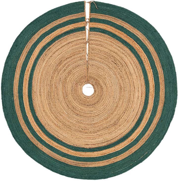 7' 1 x 7' 1 Hand Braided Christmas Tree Skirt
