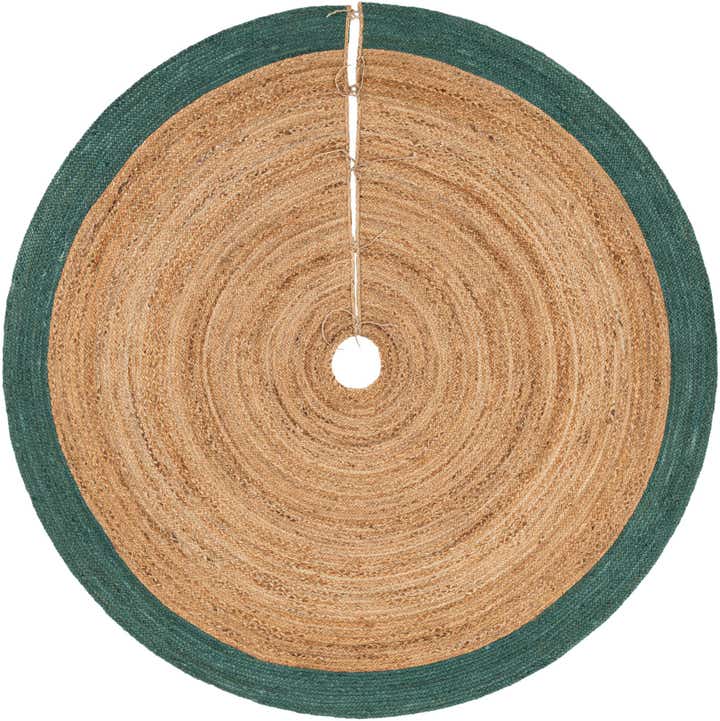 7' 1 x 7' 1 Hand Braided Christmas Tree Skirt