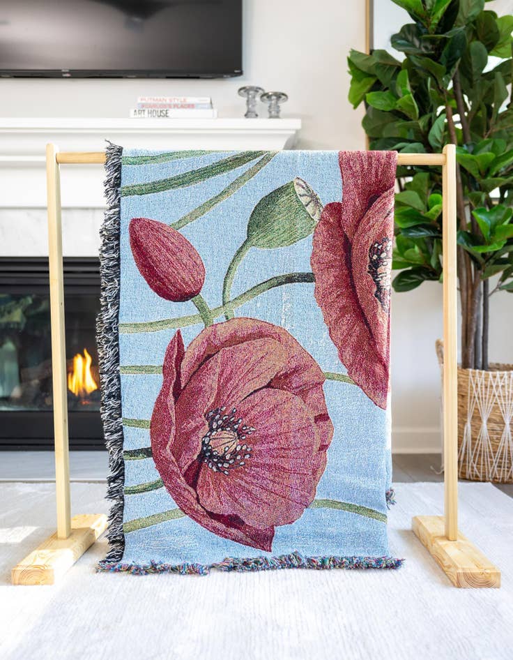 Detail image of 4' 6 x 6' Poppy Topple Throw Blanket