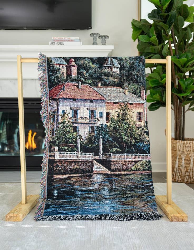 Detail image of 4' 6 x 6' The Lenno Shore Throw Blanket