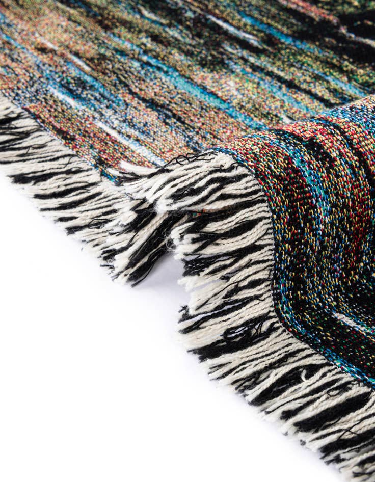 Detail image of 4' 6 x 6' The Lenno Shore Throw Blanket