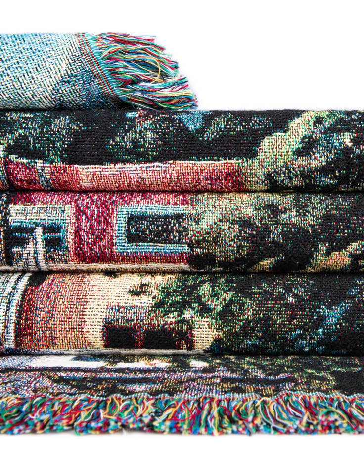 Detail image of 4' 6 x 6' The Lenno Shore Throw Blanket