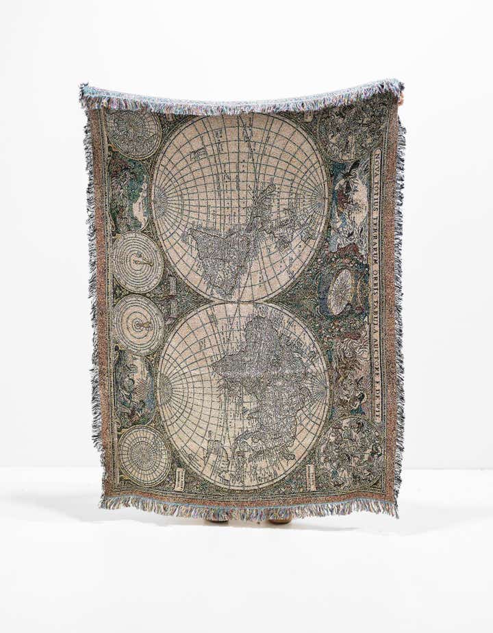 135cm x 185cm Old World Map Kuscheldecke