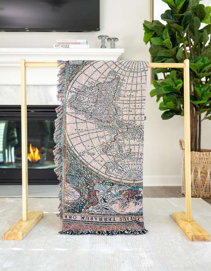 135cm x 185cm Old World Map Kuscheldecke