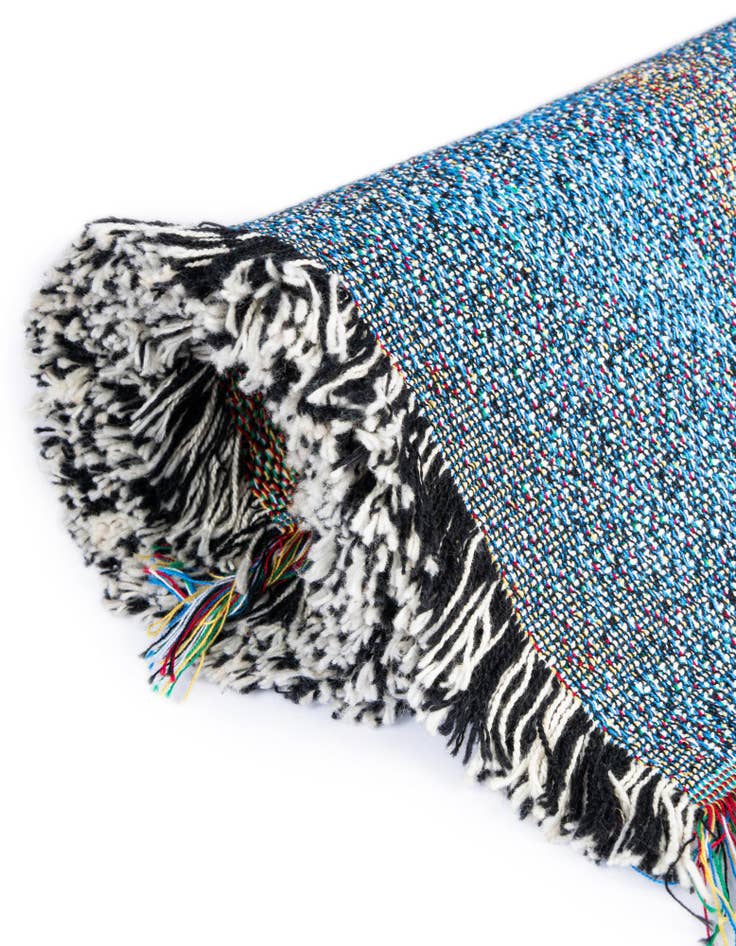 Detail image of 4' 6 x 6' King Of The Pride Throw Blanket