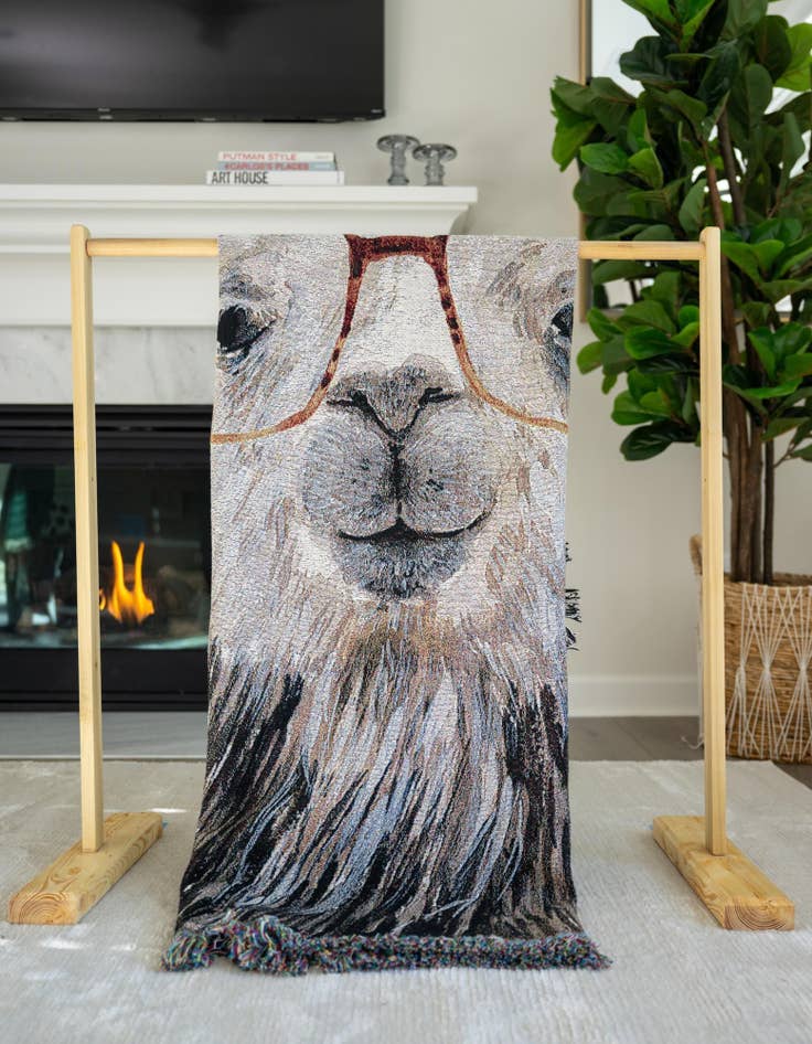 Detail image of 4' 6 x 6' Llama With Glasses Throw Throw Blanket