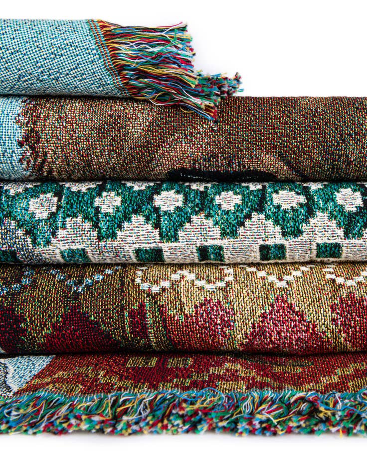 Detail image of 4' 6 x 6' Deer and Snowman Throw Blanket