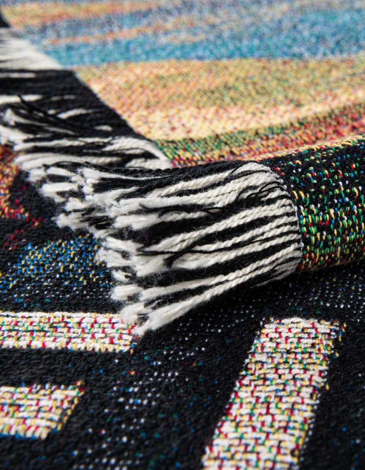 Detail image of 4' 6 x 6' Yellowstone Throw Blanket