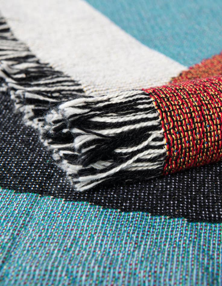 Detail image of 4' 6 x 6' Fork and Plate Throw Blanket