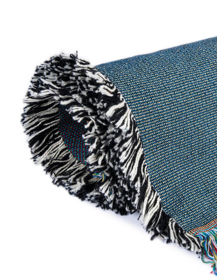 Detail image of 4' 6 x 6' Plate Throw Blanket