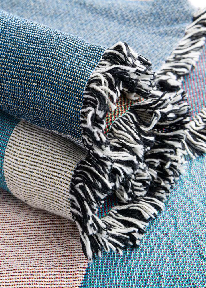 4' 6 x 6' Plate Throw Blanket