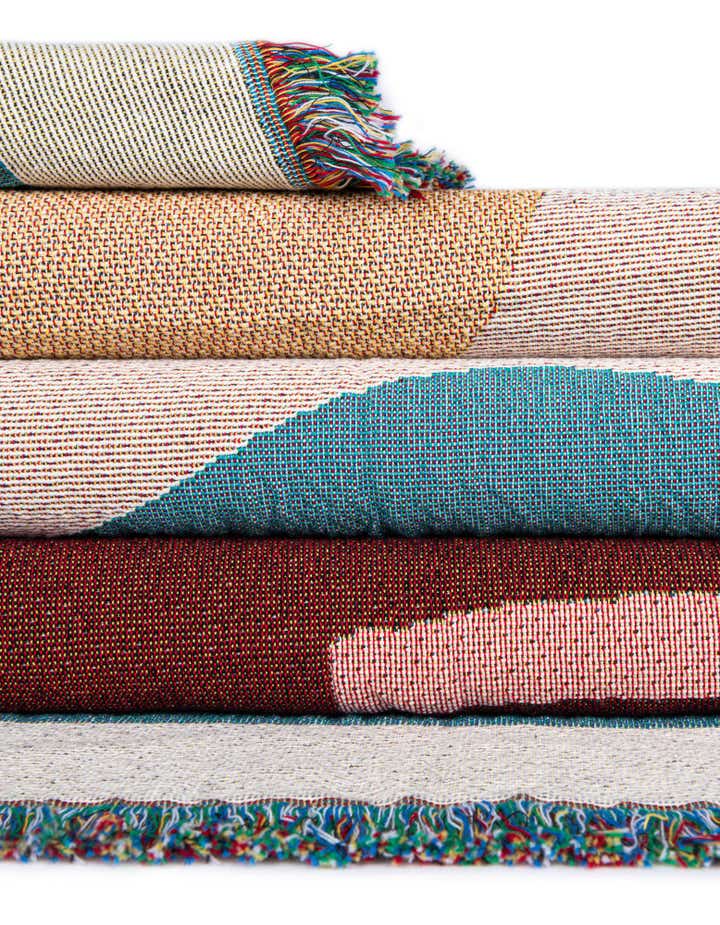 4' 6 x 6' Plate Throw Blanket