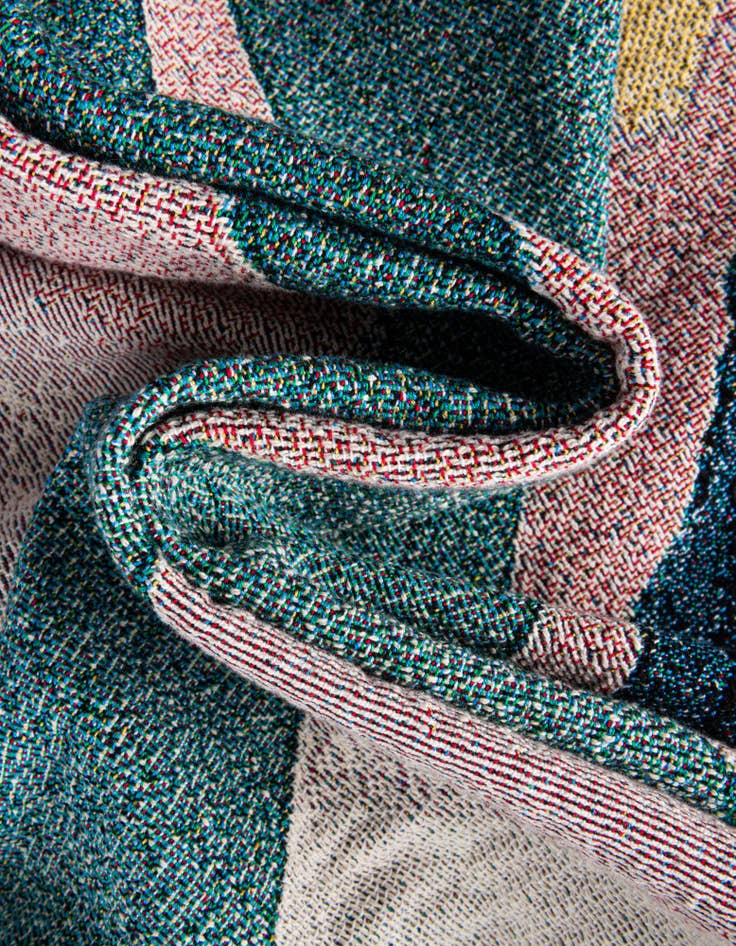 Detail image of 4' 6 x 6' Tropical Salve Throw Blanket