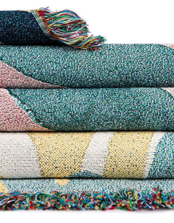 Detail image of 4' 6 x 6' Tropical Salve Throw Blanket
