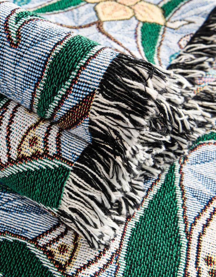 Detail image of 4' 6 x 6' William Morris Daffodil Throw Blanket