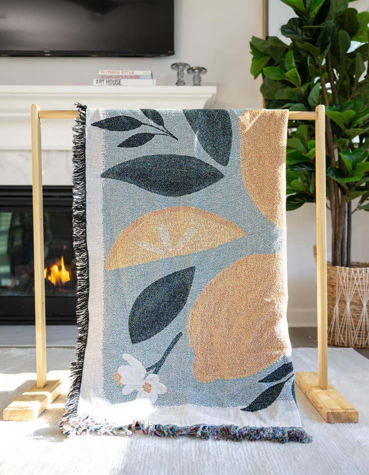 Detail image of 4' 6 x 6' Pastel Lemons Throw Blanket