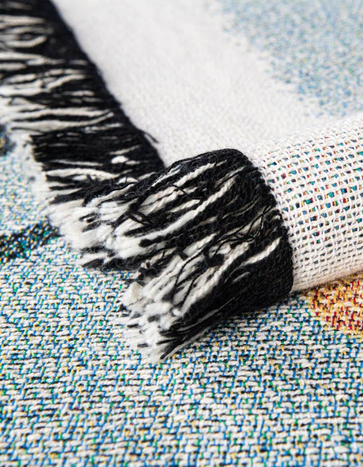 Detail image of 4' 6 x 6' Pastel Lemons Throw Blanket
