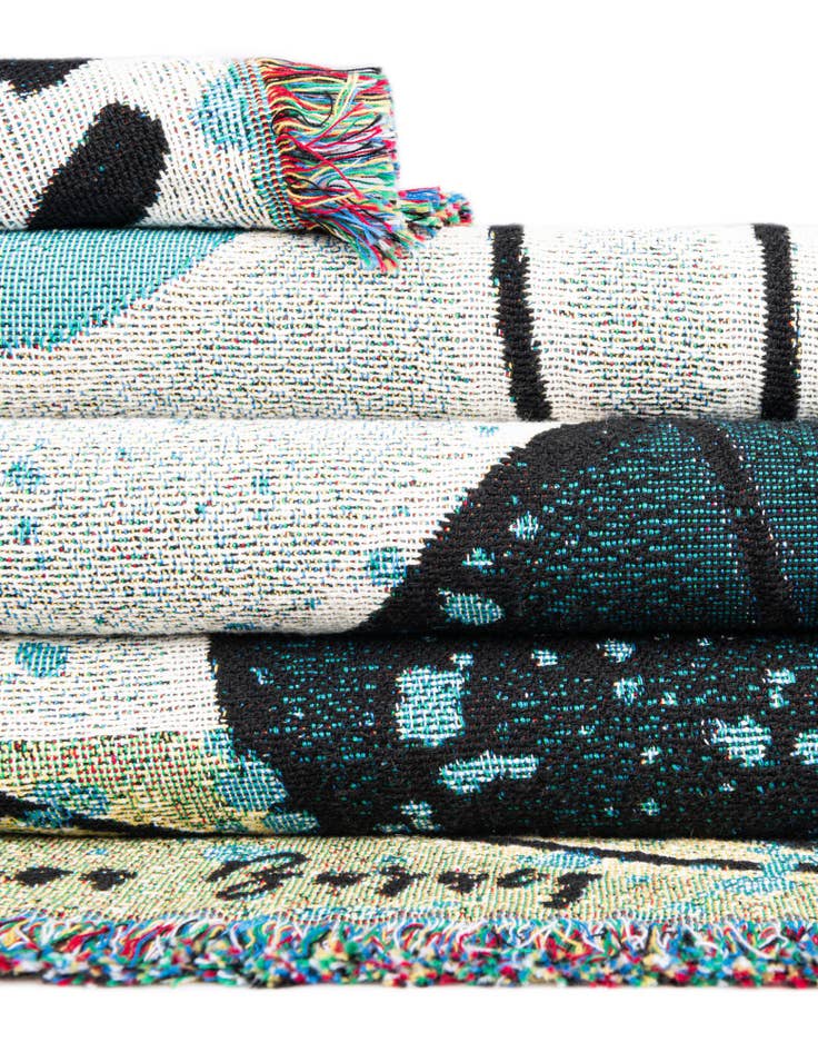 Detail image of 4' 6 x 6' Spring Peeking Through Throw Blanket