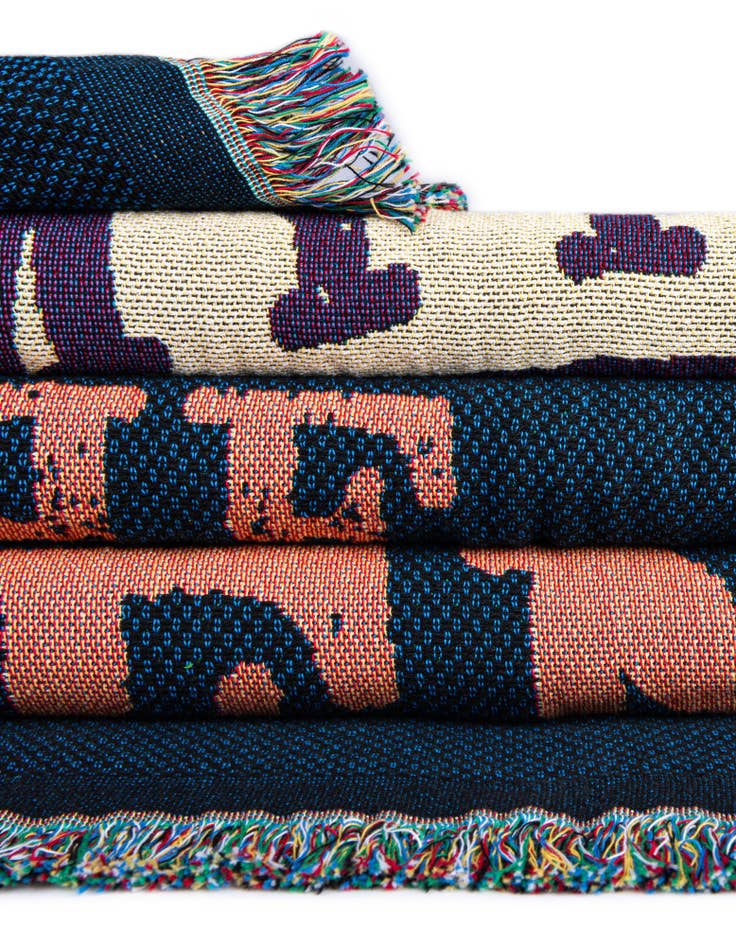 Detail image of 4' 6 x 6' The Legend Throw Blanket