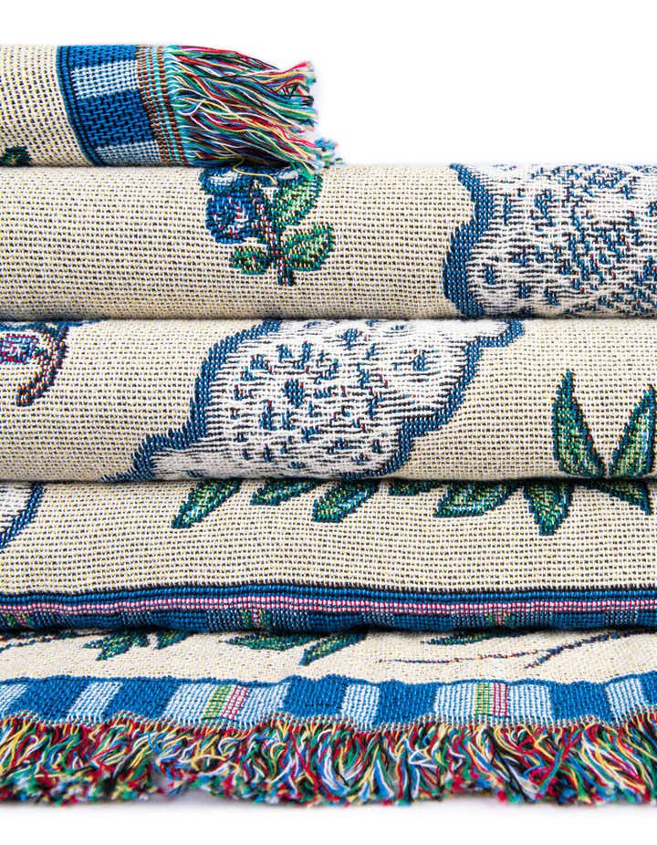 135cm x 185cm Blueberry Lace Throw Blanket