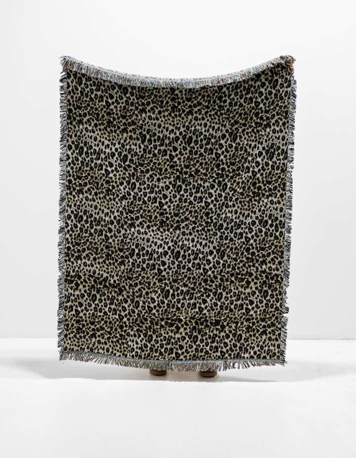 4' 6 x 6' Cheetah Skin Throw Blanket