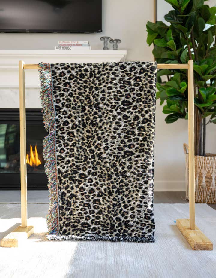 4' 6 x 6' Cheetah Skin Throw Blanket