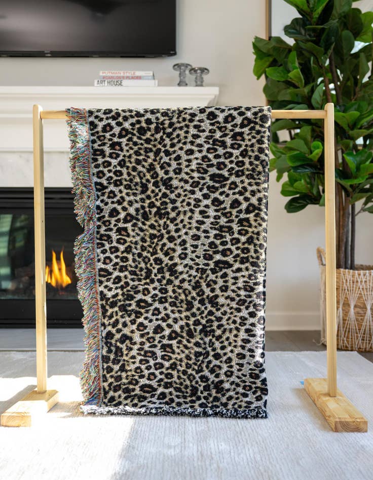 Detail image of 4' 6 x 6' Cheetah Skin Throw Blanket
