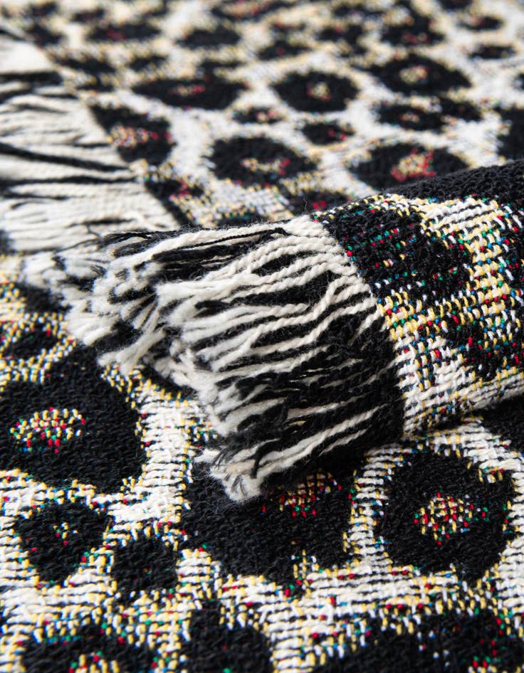 Detail image of 4' 6 x 6' Cheetah Skin Throw Blanket