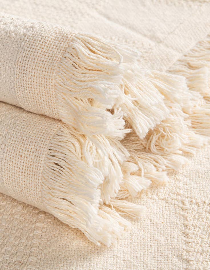 Detail image of 4' 6 x 6' Classic Natural Throw Blanket