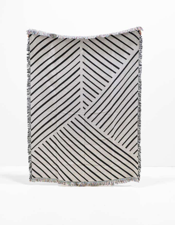135cm x 185cm Geometric Lines 1 Plaid