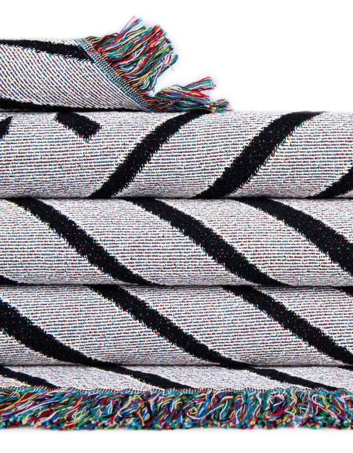 135cm x 185cm Geometric Lines 1 Plaid