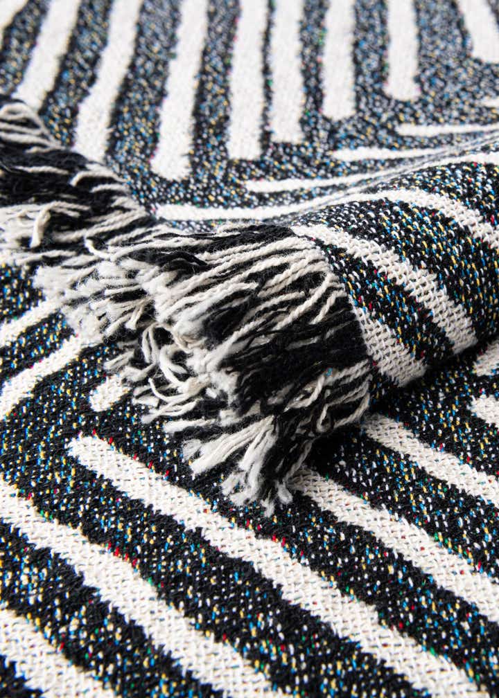 4' 6 x 6' Modern Monochrome Throw Blanket