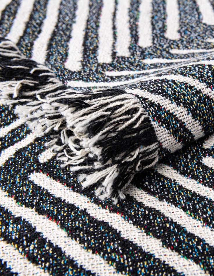 Detail image of 4' 6 x 6' Modern Monochrome Throw Blanket