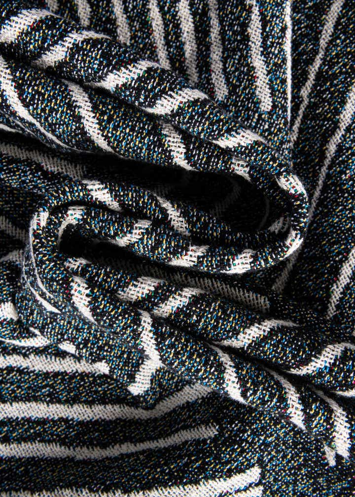 4' 6 x 6' Modern Monochrome Throw Blanket