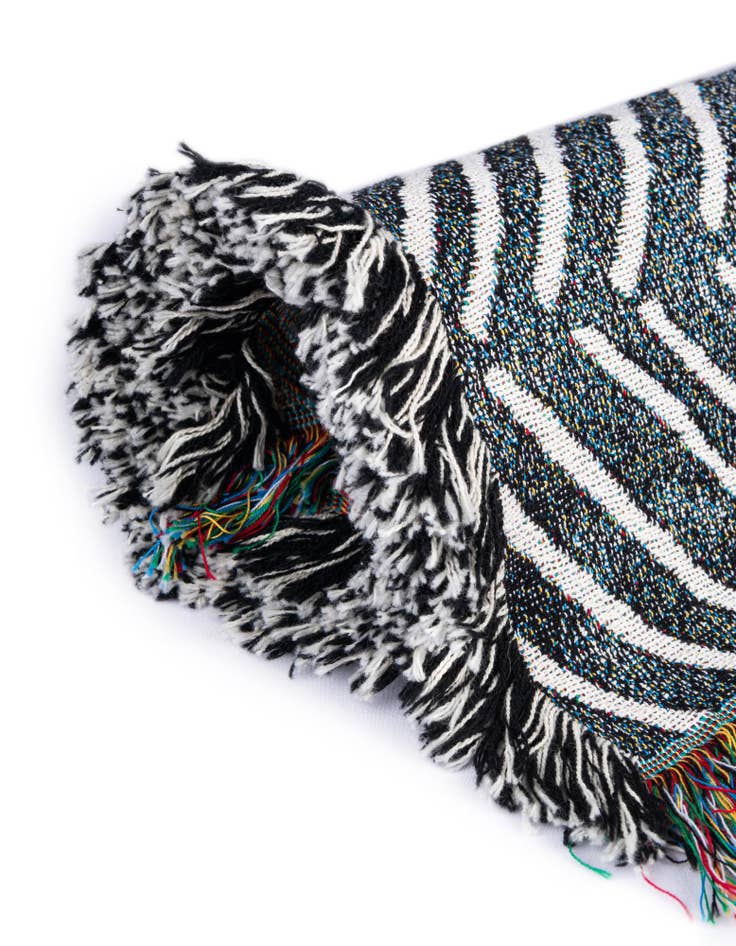 Detail image of 4' 6 x 6' Modern Monochrome Throw Blanket