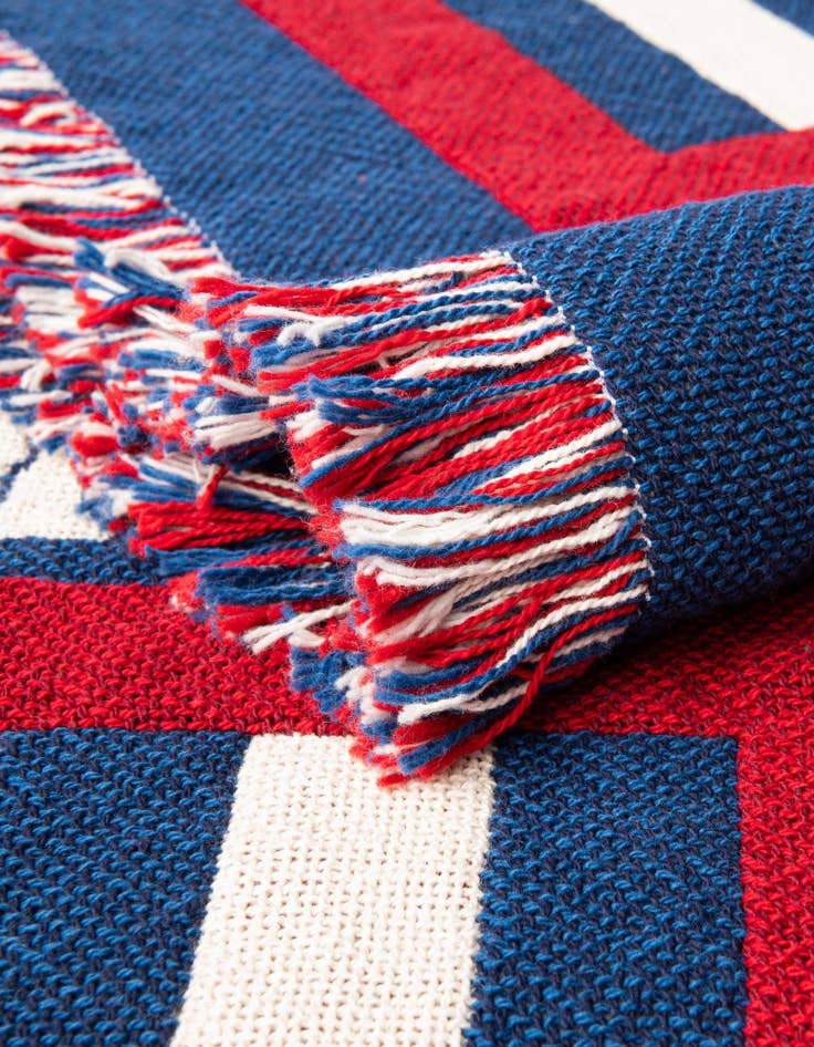 Detail image of 4' x 5' 9 Nautical Fish Throw Blanket