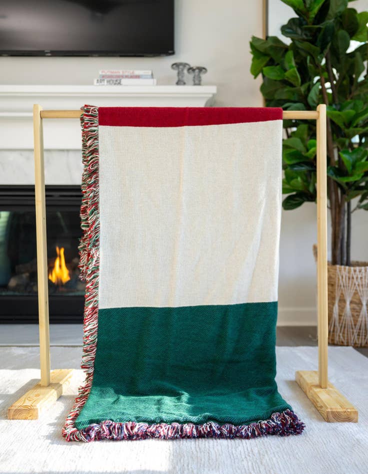 Detail image of 4' x 5' 4 Italy Flag Throw Blanket