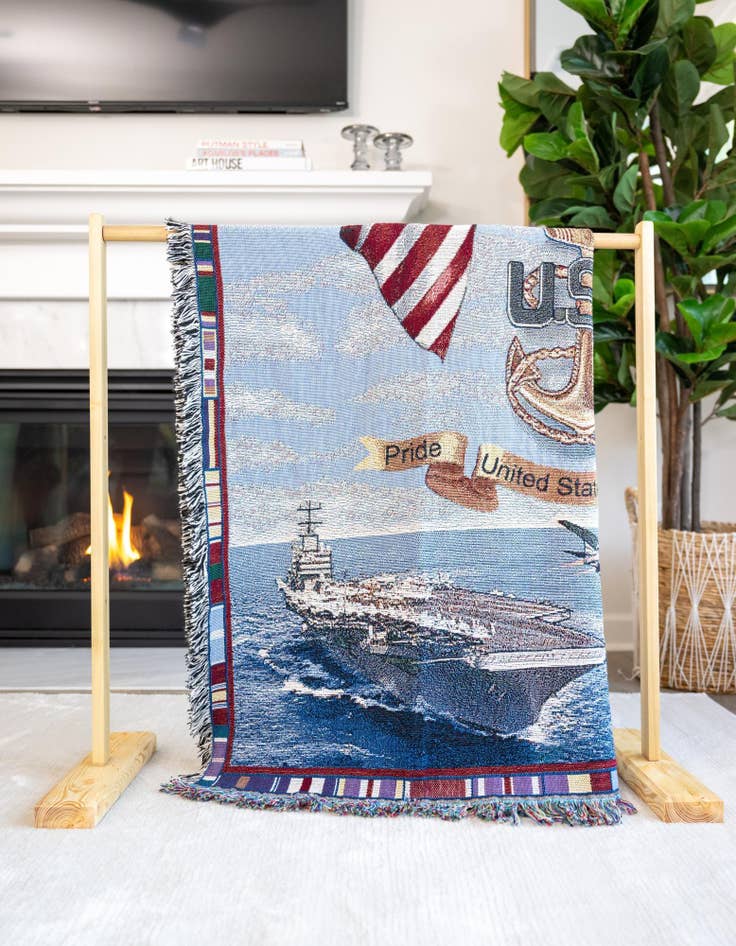 Detail image of 4' 6 x 6' US Navy Throw Blanket