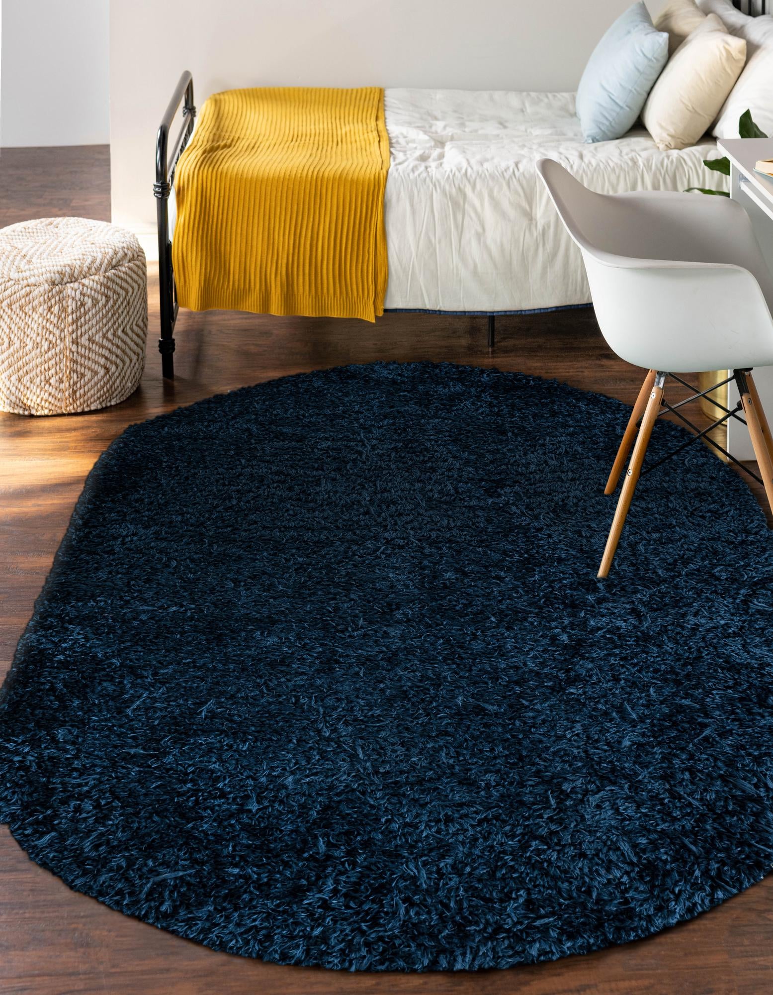 5' 3 x 8' Marilyn Monroe™ Shag Oval Rug