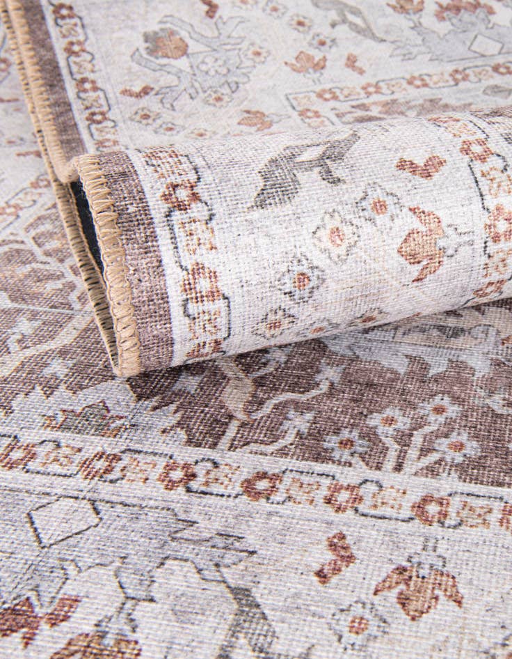 Detail image of 3' 6 x 3' 6 Washable Timeless Round Rug