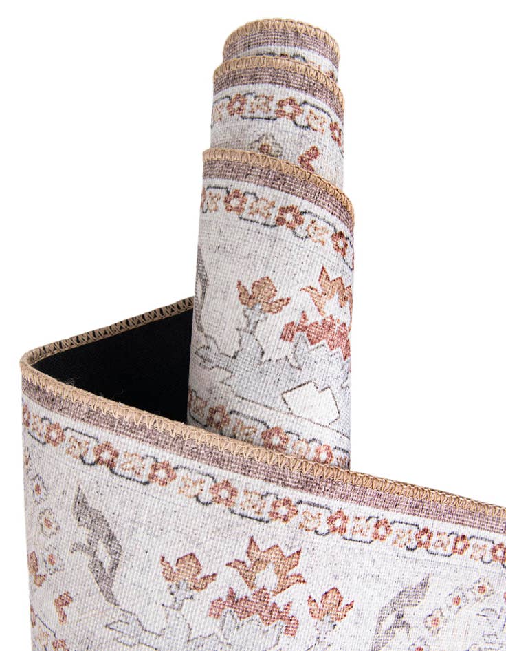 Detail image of 3' 6 x 3' 6 Washable Timeless Round Rug