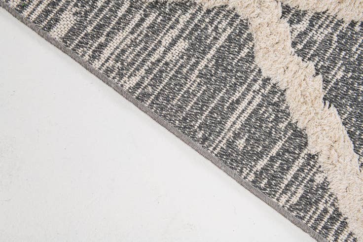 Detail image of 4' 8 x 7' 5 Sabrina Soto Casa Rug